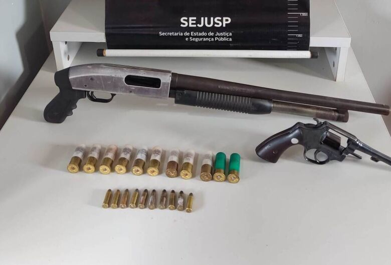 Duas armas são apreendidas pelo DOF e foragido recapturado