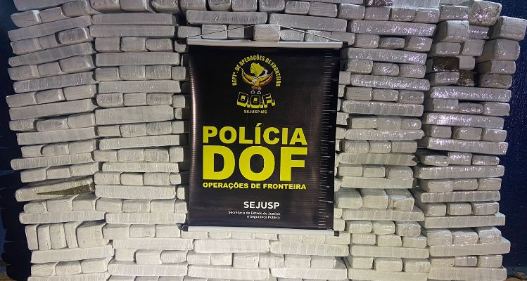 Caminhoneiro que seguia com mais de meia tonelada de maconha para o Paraná é preso pelo DOF em Juti