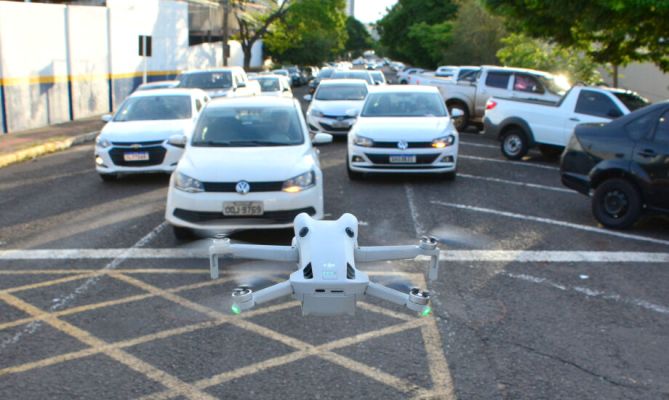No primeiro dia, drone de fiscalização multa 187 veículos em Campo Grande