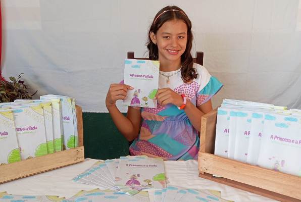 Bela Vista: Aluna da Escola Enir Rondão, do Assentamento Caracol, lança livro
