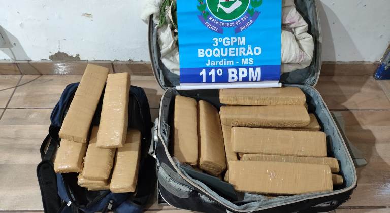Policia Militar no Boqueirão prende autores de tráfico de drogas durante abordagem a veículo
