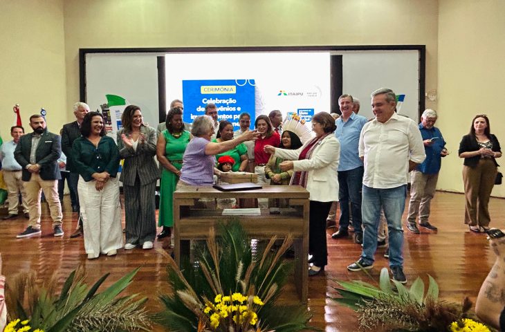 Anúncio de água em comunidades, Casa da Mulher Brasileira e Centros Culturais emociona indígenas e mulheres