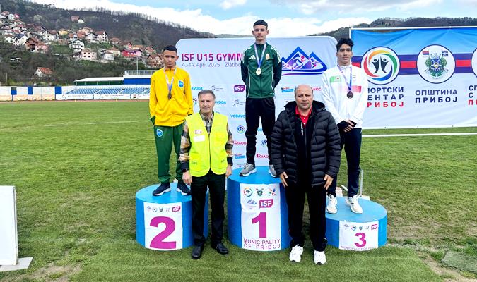 João Pedro Firmino, jovem atleta do Sprint Social, conquista duas medalhas de prata em competição na Sérvia