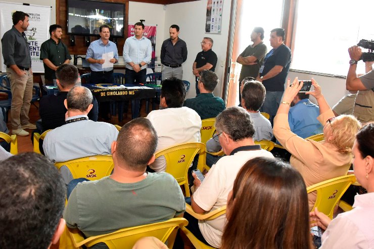 Frente Parlamentar do Leite debate legislação e crescimento econômico na Expogrande