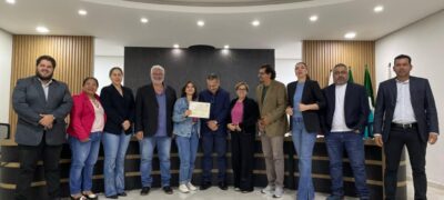 Câmara Municipal de Antônio João homenageia jornalista Geovana Dauzacker com Moção de Aplausos