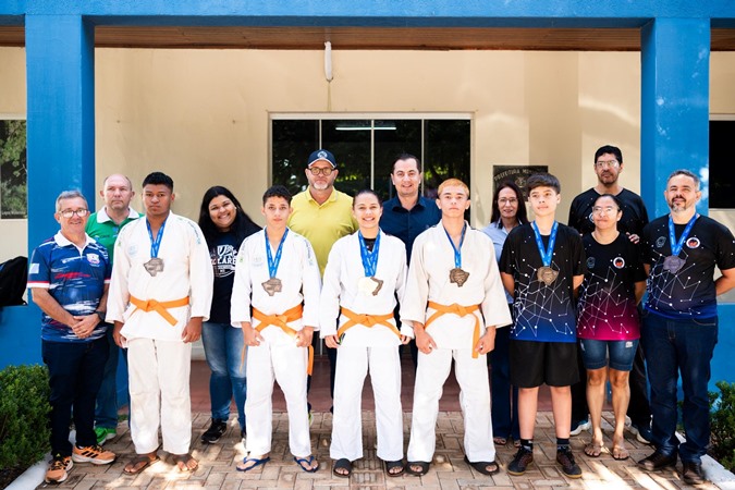Prefeitura de Jardim recebe atletas medalhistas dos Jogos Escolares da Juventude