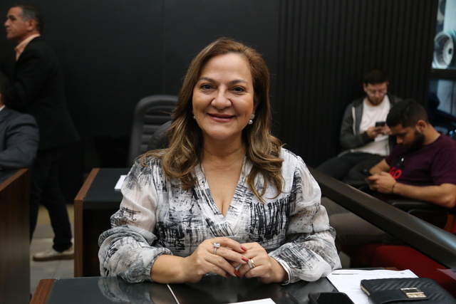 Anny Espínola pede mais iluminação no Residencial II e políticas para pessoas em situação de vulnerabilidade