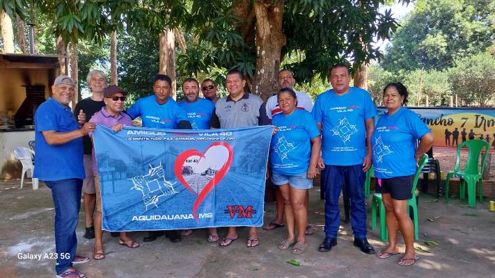 Amigos de infância, da década de 80, se  reencontram em família em Aquidauana
