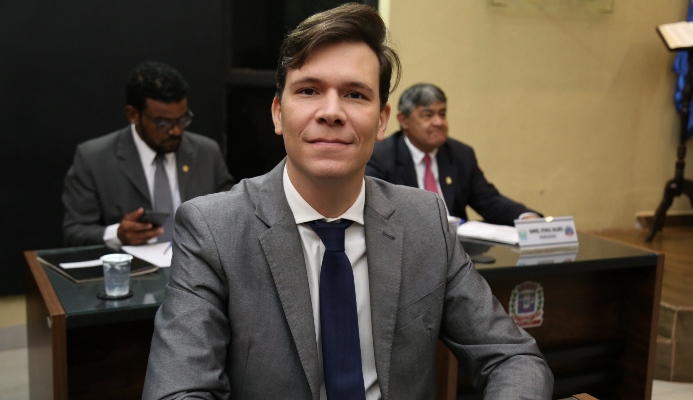 Gabriel Arce propõe medidas para segurança escolar e reforço na saúde pública