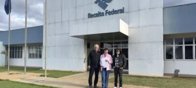 Prefeito Carlos Humberto Pagliosa visita Receita Federal em Mundo Novo para viabilizar doação de bens apreendidos