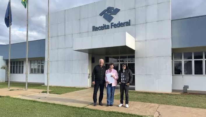 Prefeito Carlos Humberto Pagliosa visita Receita Federal em Mundo Novo para viabilizar doação de bens apreendidos