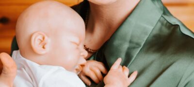 Mulher aciona Justiça após ter licença negada para cuidar de bebê reborn