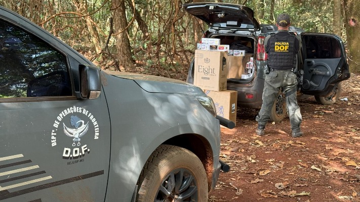 DOF apreende veículo carregado de cigarro em meio a mata em Laguna Carapã