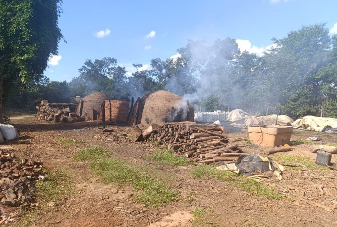 PMA autua carvoaria irregular em Anhanduí