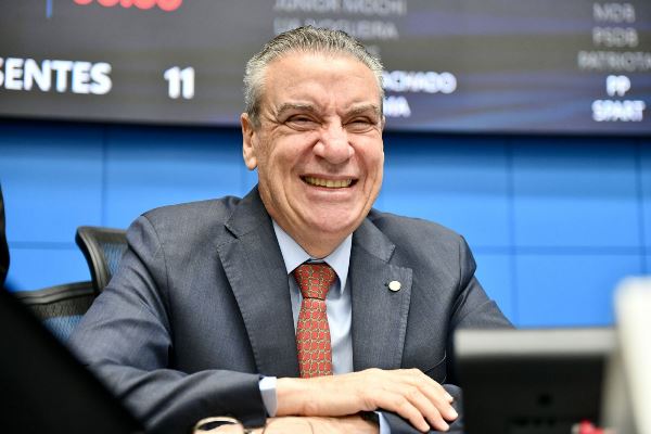 Deputados aprovam proposta de Paulo Corrêa que permite quitar IPVA e licenciamento na abordagem