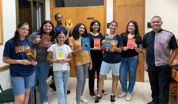 Clube do Livro mobiliza juventude campo-grandense para leitura e reflexão no Parque das Nações