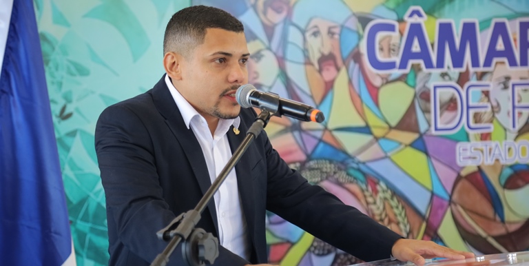 Leandro Bitencourt quer a troca de lâmpadas por LED na Avenida Internacional, em Sanga Puitã