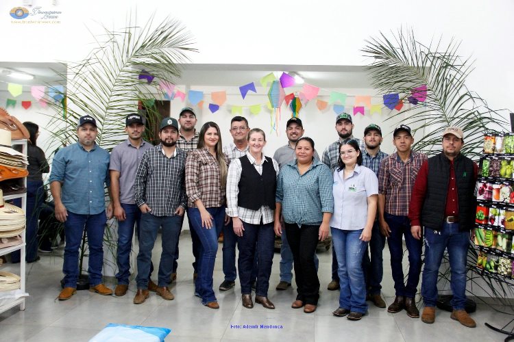 Rancho S Veterinária promove animado café de São João e São Pedro em suas quatro unidades