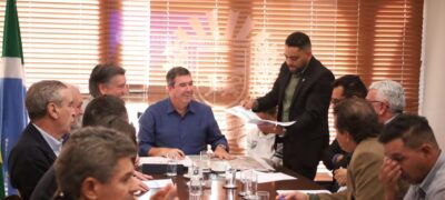 Antônio João define como prioridades pavimentação e reforma geral de escola municipal