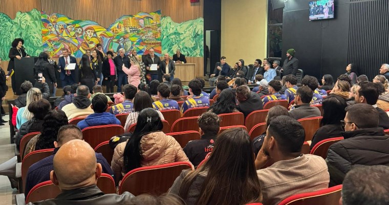 Câmara de Ponta Porã presta homenagens em sessão solene