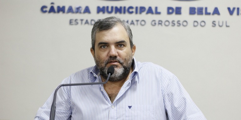 Diogo Murano solicita limpeza de campinho do Rosane Collor e operação tapa-buracos em Bela Vista