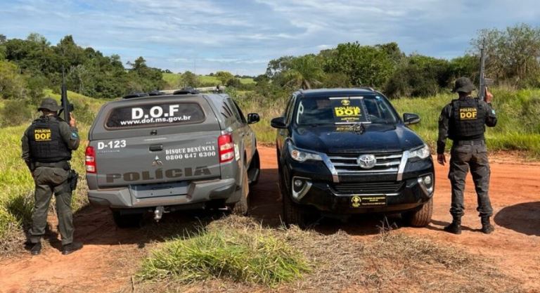 Criminosos fazem família refém e roubam caminhonete em Iguatemi