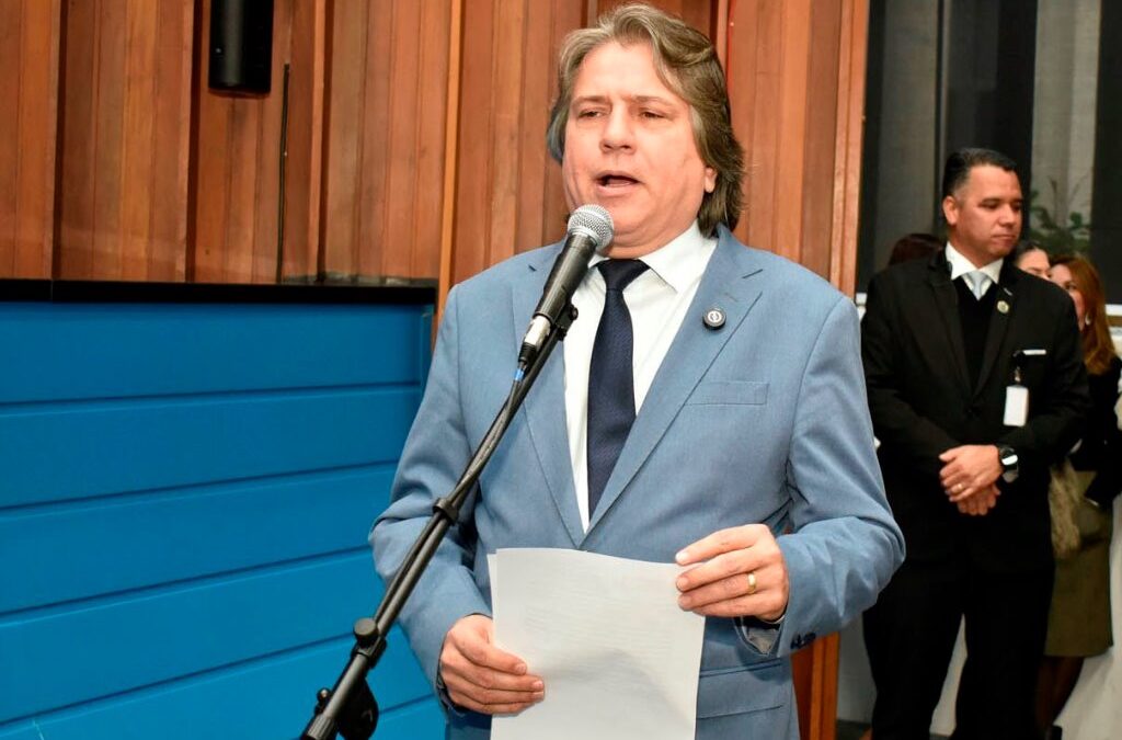 ALEMS oficializa homenagem permanente à Helena Meirelles com medalha e diploma