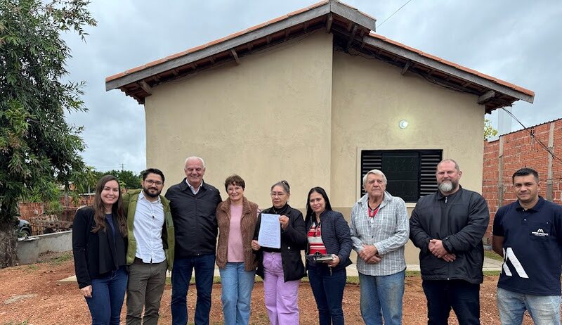 Prefeitura de Caracol entrega mais duas casas pelo Projeto Substituição de Moradia Precária