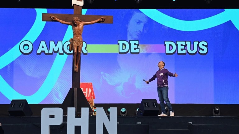 Jesus te quer longe do pecado, buscando santidade, diz Pitter aos jovens