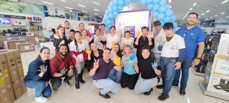 Gazin de Bela Vista lança campanha “Pintando o 7” com presença dos alunos da APAE