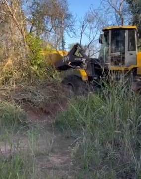 Secretaria de Obras realiza ação de recuperação na estrada do aeroporto em Bela Vista