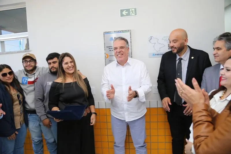 Prefeito entrega novo Centro de Educação Infantil para comunidade do Bosque Carandá