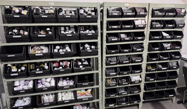 Farmácia Pública de Caracol amplia atendimento e passa a entregar medicamentos também no período noturno