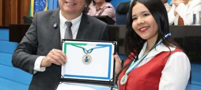 Cantora e instrumentista Kamilly Martins é homenageada na Assembleia Legislativa de MS