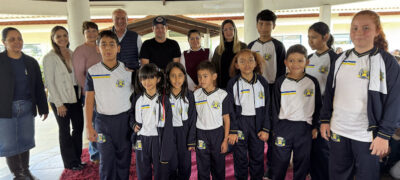 Caracol entrega uniformes para 100% da Rede Municipal de Ensino