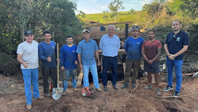 Prefeitura de Caracol reconstrói ponte sobre o Rio Campo Limpo no Alto Caracol