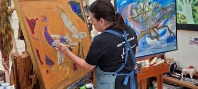 Artista plástica Lúcia Martins leva exposição inédita de MS para Florianópolis