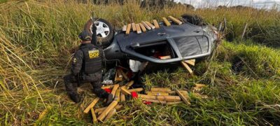 DOF apreende 850 quilos de drogas após veículo capotar e sair da pista