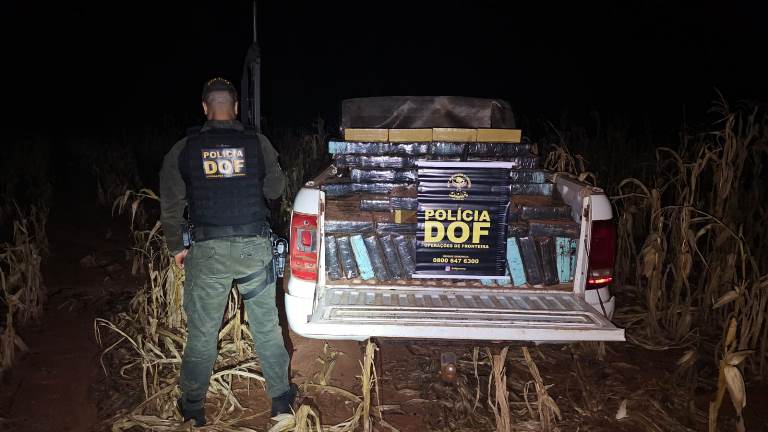 Caminhonete furtada no Paraná é recuperada pelo DOF com quase mil quilos de drogas