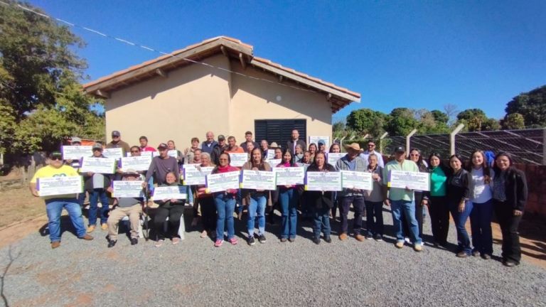 Prefeitura de Caracol entrega 26 novas casas e inaugura ponte de concreto
