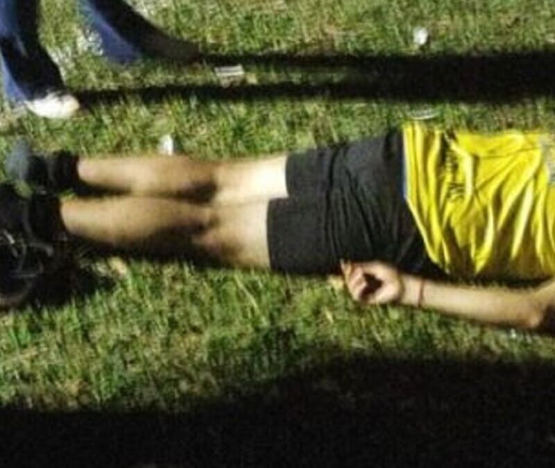 Árbitro desmaia após ‘voadora’ em jogo amador em Naviraí e agressor segue foragido