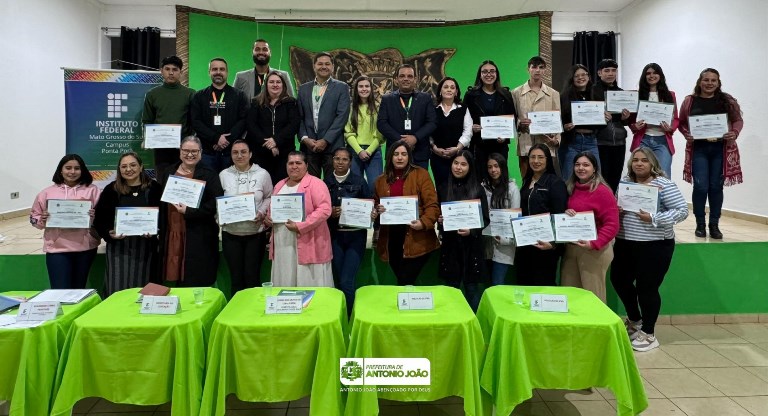 Formatura celebra 49 novos profissionais qualificados em Antônio João