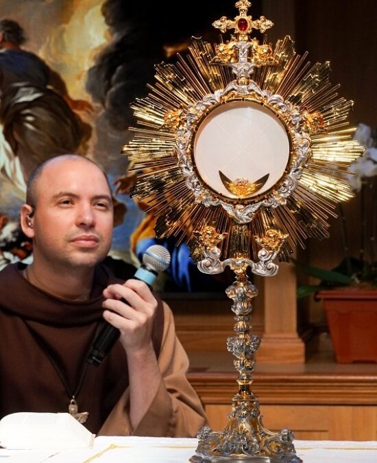 Frei Gilson mobiliza fiéis em 50 países com o Rosário da Madrugada