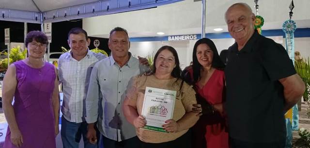 Prefeitura de Caracol entrega documentação e presenteia famílias com show da dupla Victor Gregório e Marco Aurélio