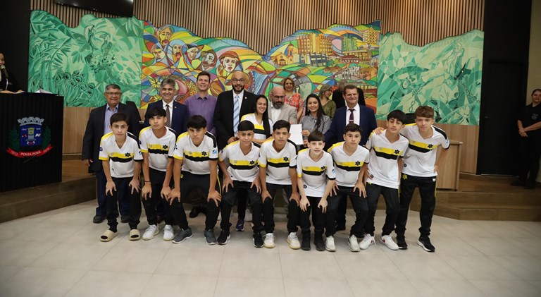 Câmara Municipal de Ponta Porã presta homenagens em Sessão Solene