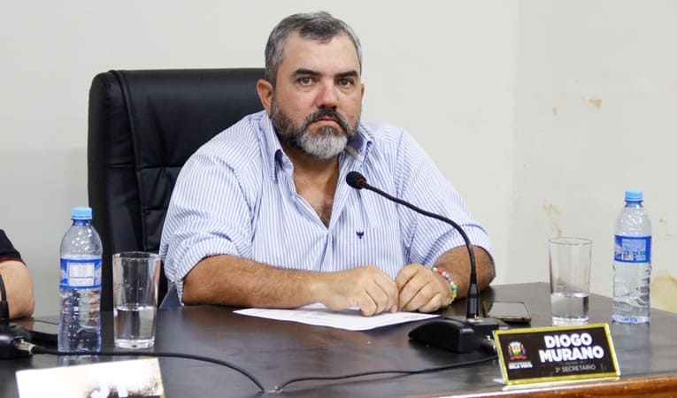 Diogo Murano solicita manutenção em banheiros na escola Clotilde e bebedouro para o PROCON