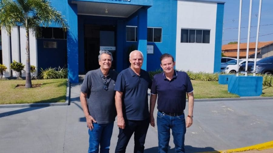 Secretário Eduardo Rocha cumpre agenda em Caracol e visita obras em andamento