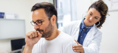 Fibrose Cística: Tosse persistente e falta de ar estão entre os sinais da doença