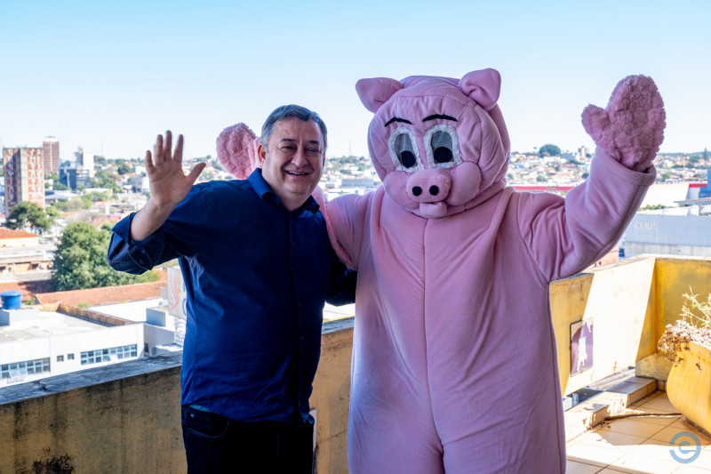 Prefeitura de São Gabriel abusa do direito de gastar com festa e vira alvo de denúncias