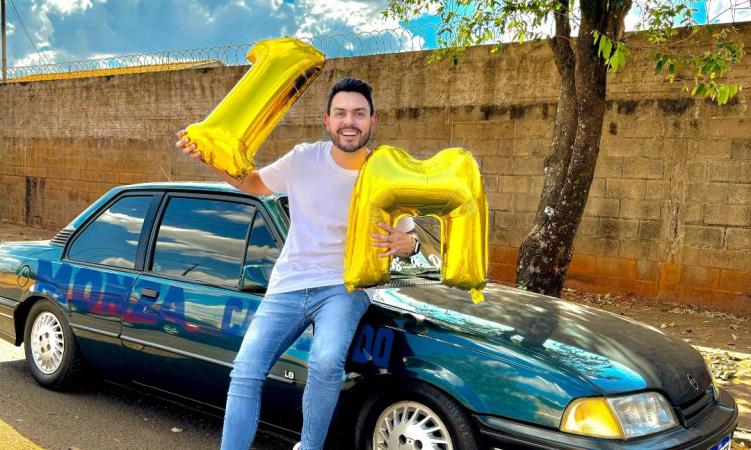 Sucesso inesperado: campo-grandense Max Henrique celebra 1 milhão de visualizações no YouTube